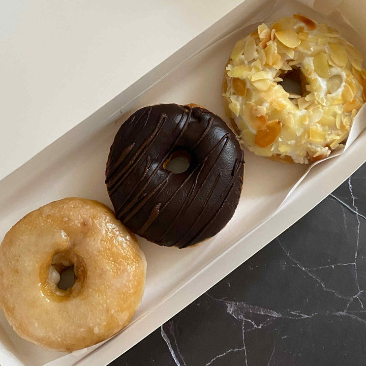 Donut Combo Box GDA / DAO (Original Glazed + Dark Chocolate + Almonds and Cream)