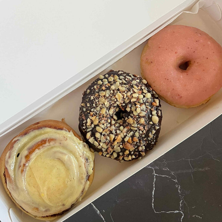 Donut Combo Box CRDCNS (Cinnamon Rolls + Nutty Choco Donut + Strawberry Donut)
